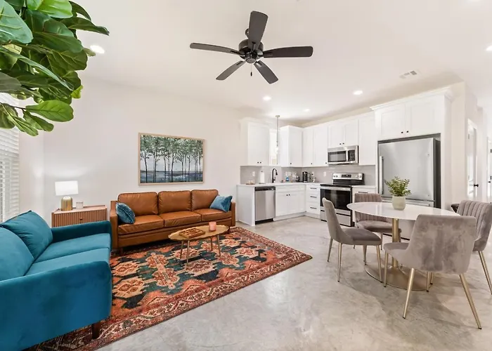 The Mardi Gras House For Groups Holiday home